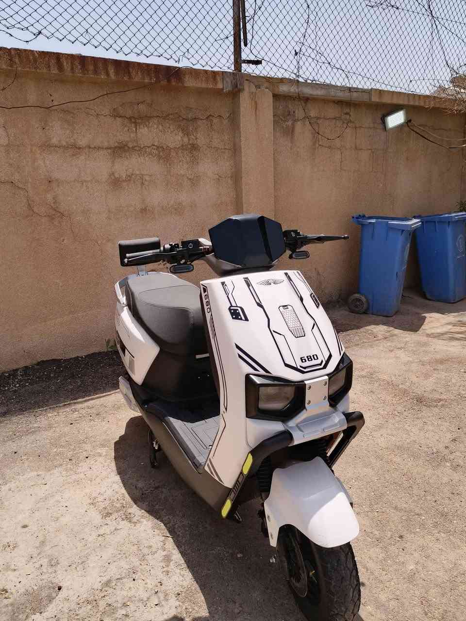 الدراجه شحن للبيع النوع ABR 680  دراجه جديده صارلها شهر عندي نضافتها ١٠٠٪ سعرها 800وبيها مجال رقمي(***********)
