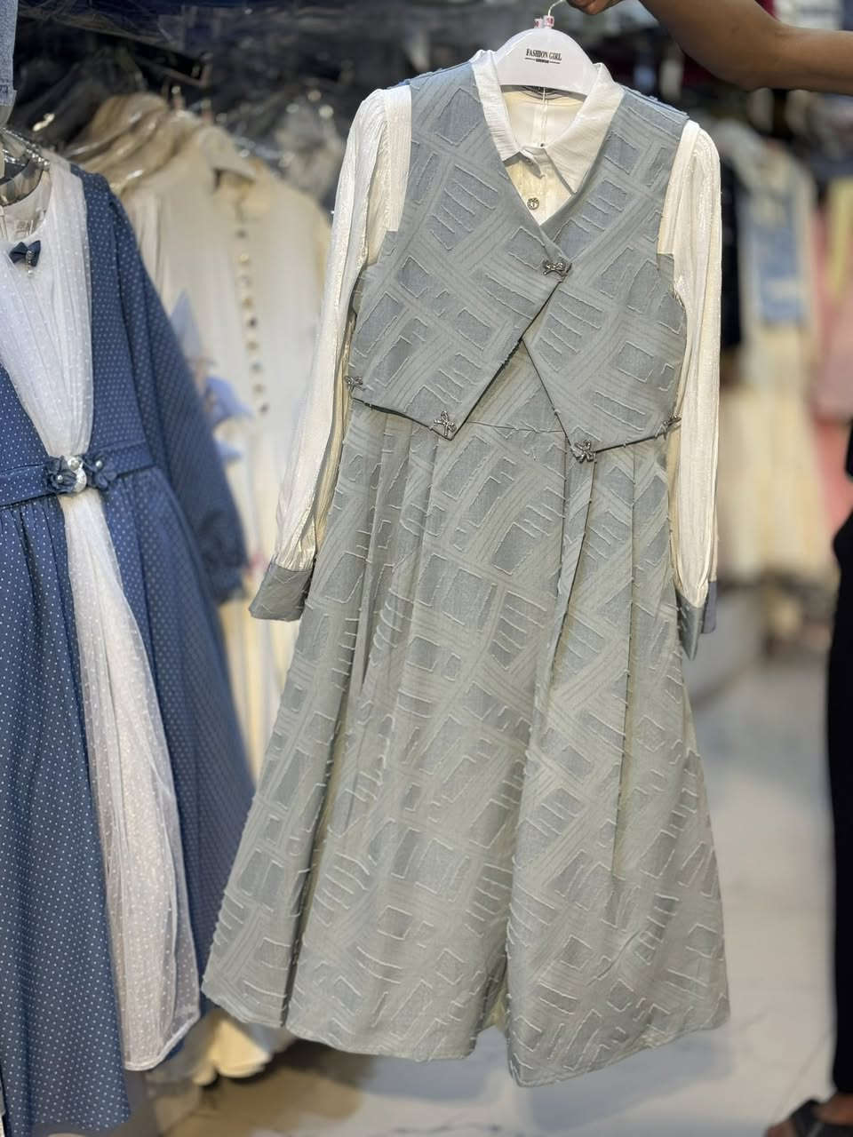 كولكشن العيد 
فستان محير 
كوالتي جدا عالي 
مقاسات من ١١ إلى ١٥/١٦
خدمة توصيل جميع المحافظات العراق 🇮🇶 
طيور الجنة مجاور أسواق التفاح الأخضر


**إذا كنت صاحب هذا الإعلان وتريد حذفه لأي سبب، رجاءا أرسل رسالة إلى الدعم الفني**