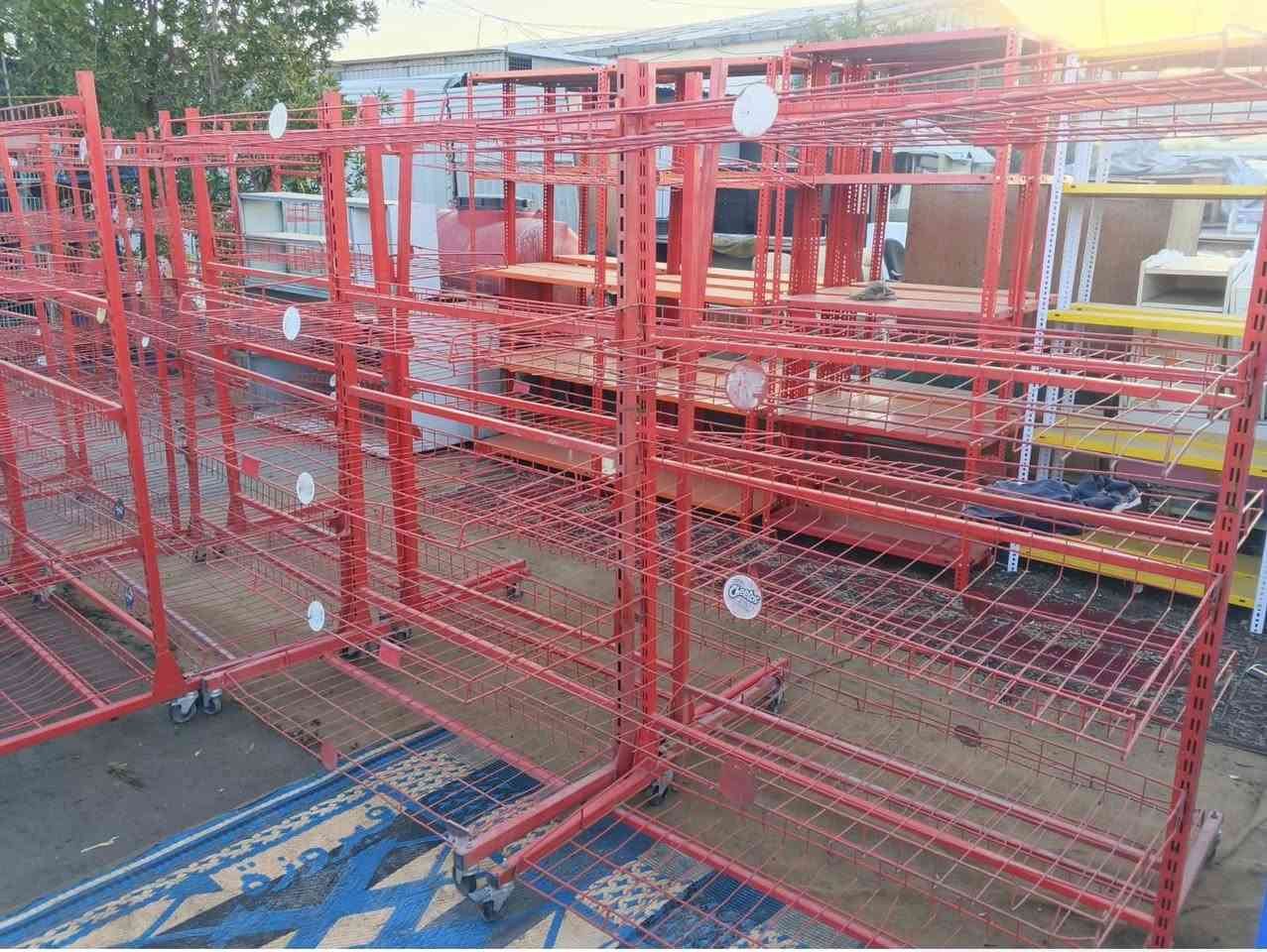 السلام عليكم غراض أسواق للبيع سلات جبس الحجم الكبير الوحدة متر و20 وعارضات عمودية ايكور تركي عدد 5 عنوان كربلاء ***********
