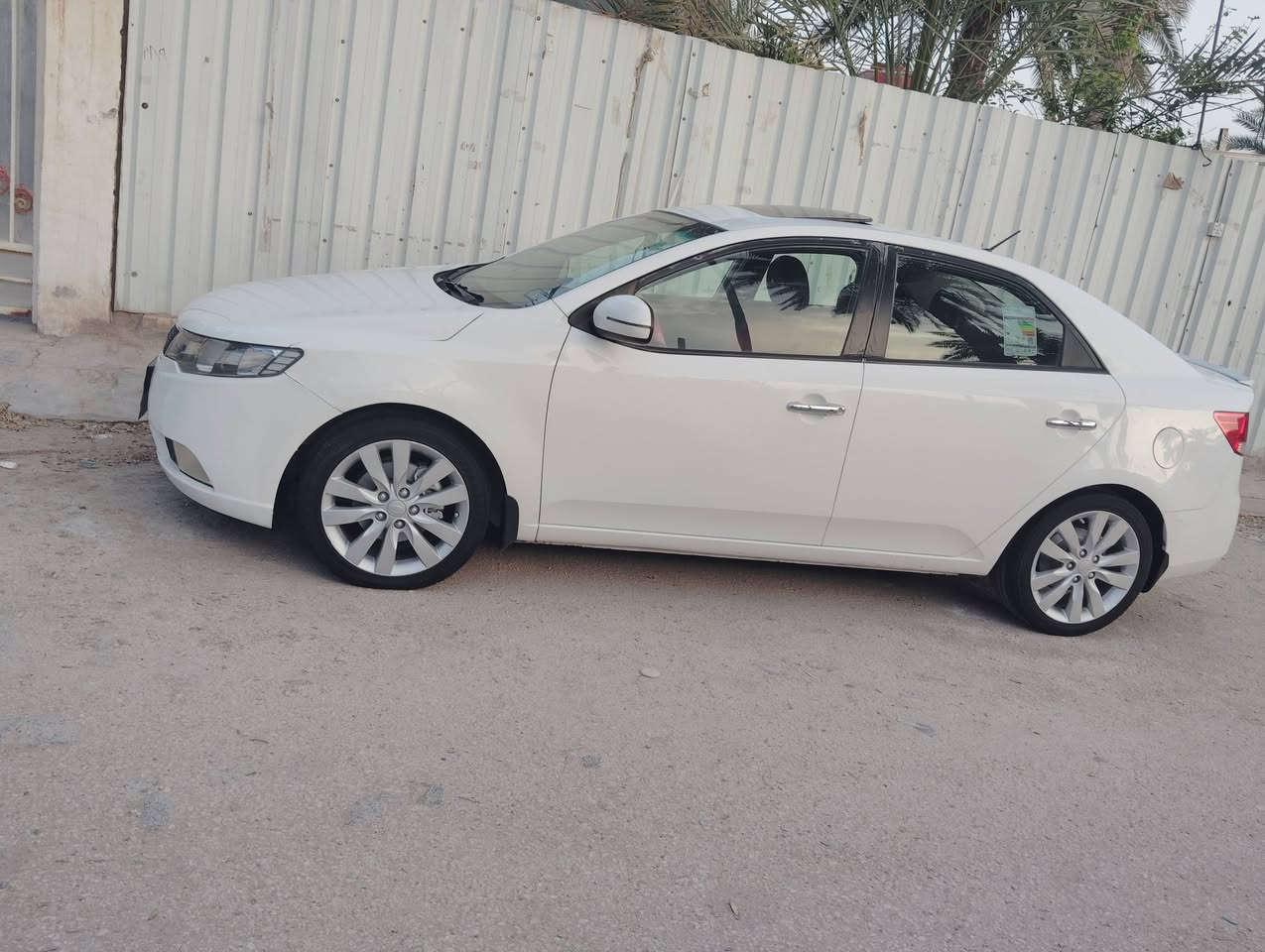 كيا سيراتو خليجي موديل 2011 رقم اربيل الماني تريد وكاله تريد تحويل مضمون 100٪ السياره كفاله من صبغ وتبديل وضربه قويه بيها مكانات باردات شوفت عين  شواصي لغود جنطه مكفولات جاهزه السياره گير محرك حداديه تمام 
المواصفات .....
محرك 1600 ما بيها لا بخار ولا صوت 💢 بصمه 💢 
تحكمات صوبين 💢 حساس خلفي 💢 
السعر المطلوب ((  95  $ )) بيها غرامه نجف 5 ورقات ينزلن من السعر يعني ابيع صافي 90 للاستفسار الاتصال على الرقم ***********  مكاني نجف - دور الهنديه
