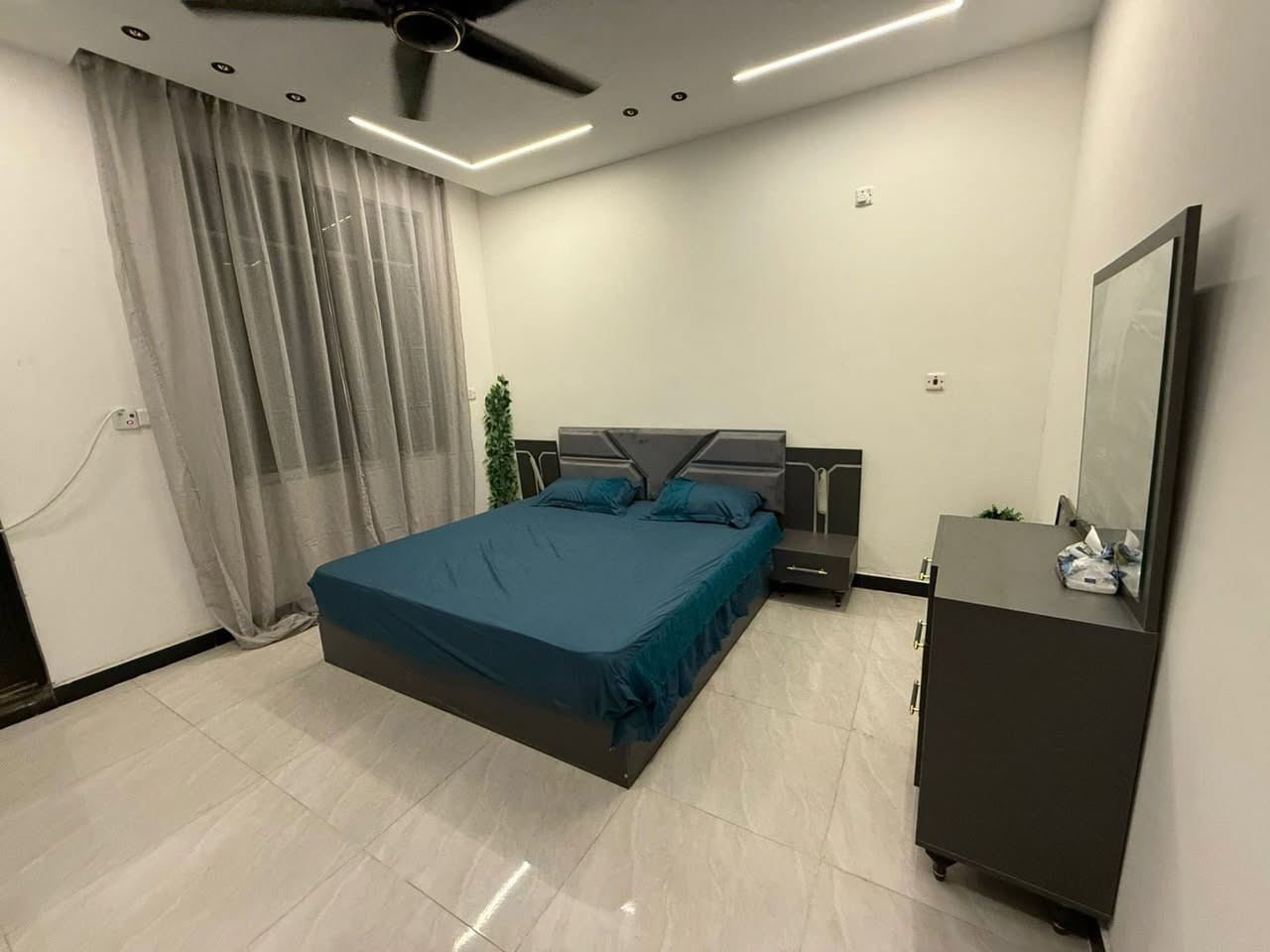 *_📌 مزرعة  ريف اهلنة 🏡🏝️
متعتك و راحتك بمكان واحد 😊_*

ودك تغير جو مع العائلة أو الأصدقاء؟ مزرعة توفرلك كل وسائل الراحة والترفيه بمكان واحد وبأجواء خيالية بين النخل والمساحات الخضراء.

*🔥 مميزات المزرعة:*

🔹 مسبح كـبير ونظيف 🏊🏻  

🔹 2 غرف نوم + صالة كبيرة مكيفة بالكامل 🏘️  

🔹ومطبخ جاهزأ

🔹 مطبخ داخلي مجهز + مطبخ خارجي للشوي 🥘  

🔹 شواية سمك مع كافة ملحقاتها 🍖🍗🍢  

      متوفرة العاب ترفيهية 

       فيشة . منضدة . طائرة 

       وموثقة بتطبيق اجرلي ايضاً  

🔹 كهرباء 24 ساعة بدون انقطاع 🚨💡📺

*📍 الموقع😗 بغداد - الدورة البوعيثة - 

*📞 للحجز والاستفسار وتساب 

***********

احجز الآن واستمتع بأحلى الأوقات مع اللي تحبهم 💚

#سفرات_عائلية

#مزرعة

#شاليهات
