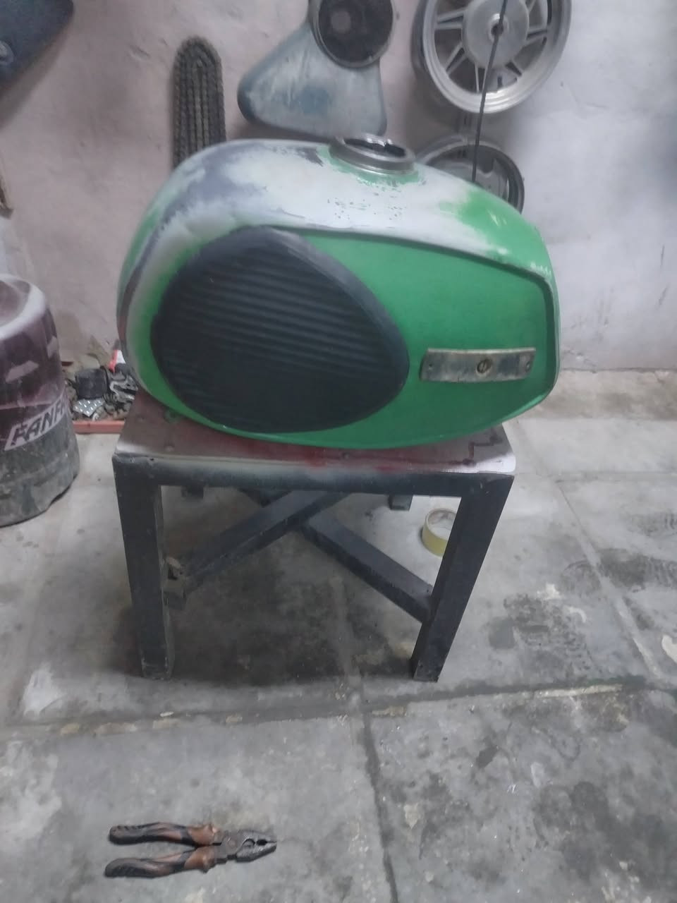 وهذا الكشر الأخضر لعيون جنايه ٨١ يابه كشر مصبوغ مصبوغ سعره ٢٠٠ وبي مجال نجف ابوصخير ***********
