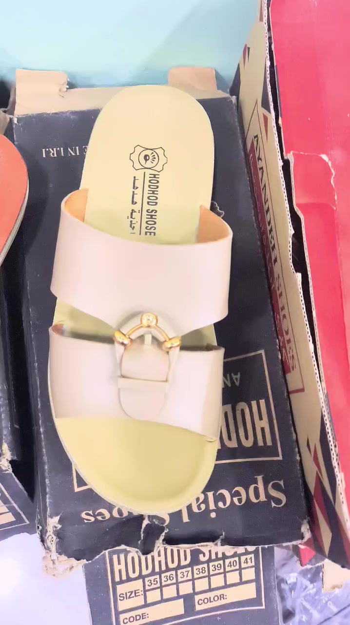 السلام عليكم شحاطات  شبابي صنع ايراني درجة اولئ شركه الهدهد
16قطعه قياس 36

20قطعه قياس 37

18قطعه قياس 38

10قطعه قياس39

5قطعه قياس40

تجيك الالوان عشوائي هنه نفس الي بل صوره بس مادري مثلا اللون الاسود كم قطعه ماحاسبهن بس هنه يجنك نفس الالوان الي بل فيديوتصفيه محل عدد القطع 69 قطعه اني ماخذه جمله 3000 هسه تصفيه محل اني ابيع شلعه سعر القطعه 2500  اقل من السعر الجمله، توصيل موجود للتواصل ***********
