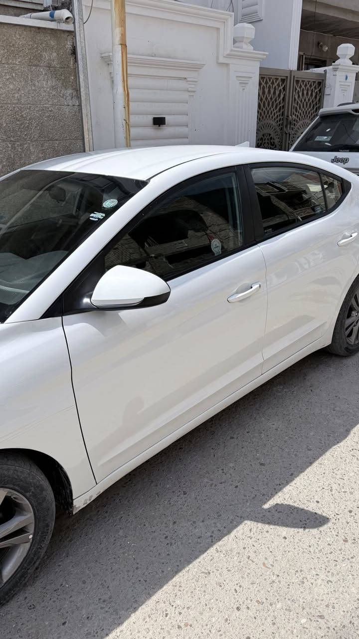 النترا 2018 
امريكي 
السعر ١٢٥ ورقة
رقم اربيل ب اسمي 
مواصفات
شاشة كبيرة 
كامرة
شاشة اعطال 
مانع انزلاق 
تحكم ستيرن 
وبقية المواصفات 

العنوان بغداد الشعب 
***********
