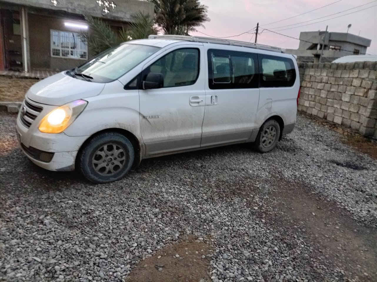 السلام عليكم استاركس 2013 للبيع
فول مواصفات رقم بغداد دولي باقية بس عل بصمة 
كير محرك اكسن كلو شرط سيارة جاهزة كبل عشقل 
ضرر ما بيها سيارة جديدة 
السعر اتصل ***********
