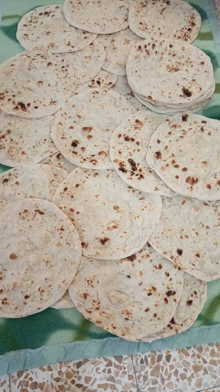 السلام عليكم يتوفر خبز بكل أنواعه بسمسم وحبة سودا وخبز براشين وخبز صاج وخبز تنور كهرباء العنوان حي الانتصار شارع ثلاثين قرب كرم مول للتواصل على الخاص أو على الرقم ***********
