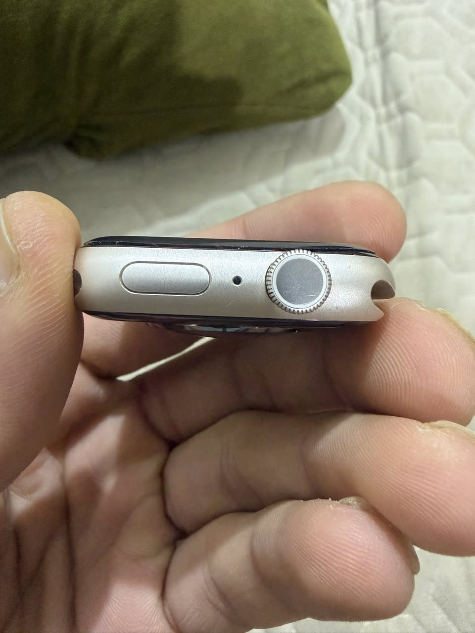 السلام عليكم
ساعة ابل الجيل التاسع حجم 45 الساعه بيها خدوش كلش صغار ع الشاشه و مو واضحات بلصور لان عليها لاصق
البطارية 100% 
يجي ويه الشاشه فقط كيبل الشحن الاصلي  يعني ماكو كارتون
و يجي وياها لاصق بعد واحد هدية و كفر مثل ما موضح بلصور و شاحن متنقل يدعم التايب C
السعر 280 الف قفل 
المكان النجف


**إذا كنت صاحب هذا الإعلان وتريد حذفه لأي سبب، رجاءا أرسل رسالة إلى الدعم الفني**