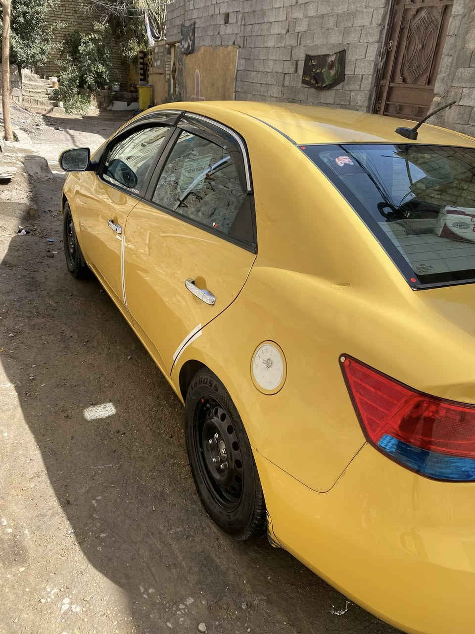 السلام عليكم فورتي 13 للبيع وارد امريكي مكينه 2000 مصفرة هيه وغرمات السعر 70 العنوان بغداد حي اور  الاسفسار على هذا الرقم  ***********
