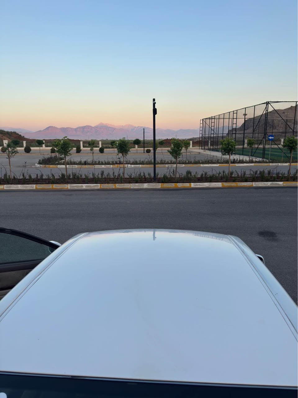 تۆیۆتا ئەڤەلۆن مۆدێل ٢٠٠٢ 
مەکینە ٣٠٠٠ موحەسەن 
گێڕ نیکل
سەیارەکە حیزام بۆیاخ بۆ جوانی بێ داعمو لێدران 
غازی ئیتاڵی بۆ دارندراوە بەشەرت چرکەی تیا نییە 
گێر و مەکینە وتەبریت و تەقەو رەقەی بەشەرت 
٤ تایەی لۆکی لە ژێرە ماڵی دۆستە. 
٧٢ کەمێک مەجال. 
0750 832 1354 رانية, السليمانية
