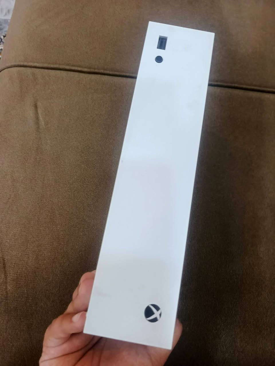 السلام عليكم جهاز Xbox سيريس إس جهاز نظيف كلش استخدمه بس بل عطله ساعتين بليوم إصدار 2022 على ايدي من الكارتونه كامل ملحقات ويا بطاريه مال يده ويا gta 5 محمله بل جهاز بس بي ضرر بل فيشه مال HD إلي بل جهاز بس متاثر عل لعب سعره 320 وبي مجال مكاني كاظميه ***********
