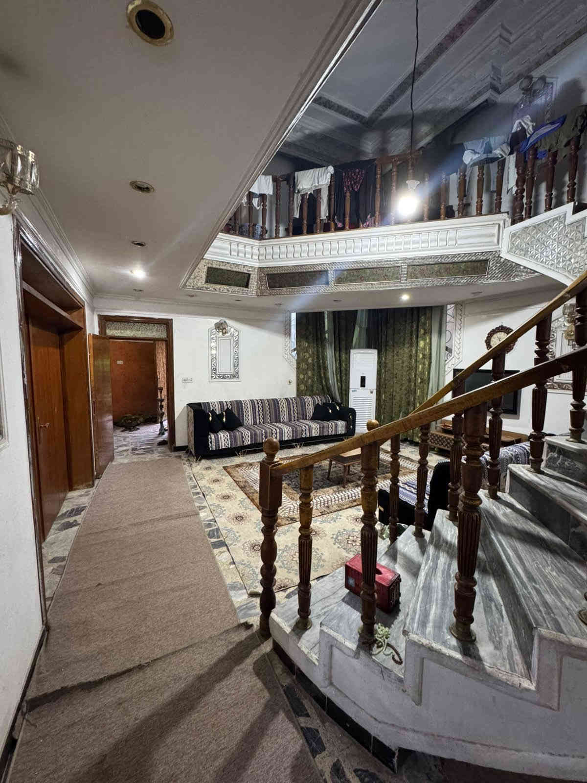 💎 للايجار في السيدية 💎

بيت مساحة 300م تجاري يحتوي ع 5 غرف نوم

واحده منها سويت صاله+حولي ومطبخ وخدمات 
صحية عدد 2 +منور مع كراج وحديقة
يصلح اي نشاط تجاري 
#مركز تجميل 
#معهد تدريسي
#مكتب محامي

الموقع📍 الظباط دخول مركز الوليد ع شارع العام مباشرتا📌
للأستفسار : ☎️ 
***********
***********
او زيارة;  مكتب المتحدة للأستثمار العقاري📍شارع الظباط قرب مجمع السفير📌
