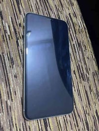 للبيع فقط  ايفون X s Max   لون ابيض ذاكرة 256  بطاريه ١٠٠ اصليه   انسه...