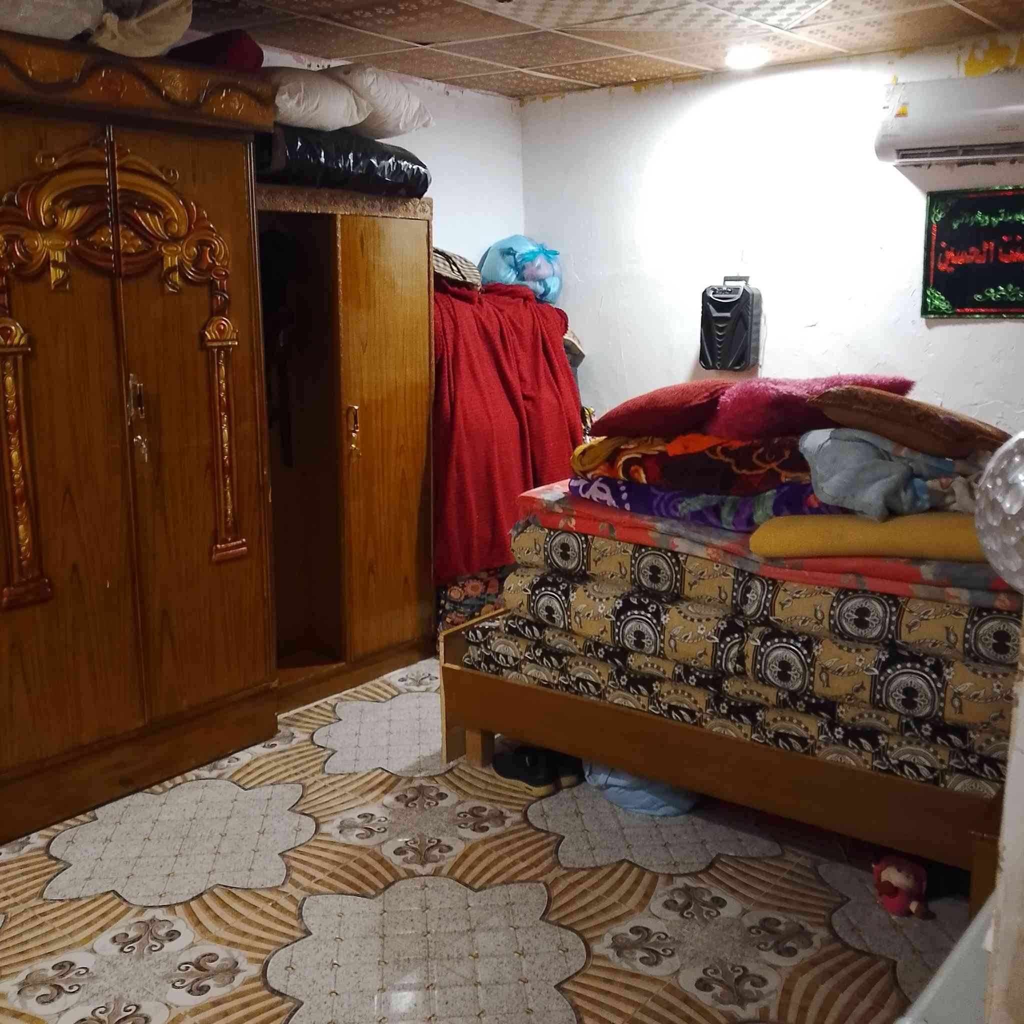 السلام عليكم. خوان بيت تجاوز للبيع البيت بي غرفتين وصاله ومطبخ وحمام وصحيات قرب المستوصف الجنوبي الي يحب يتواصل وياي ***********
