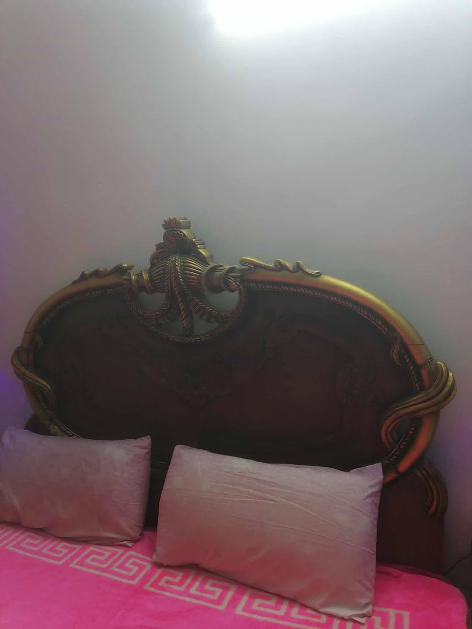 غرفة زان مصري نقش معاكس سنديان داخل وخارج السعر ٩٥٠وبيهه مجال بسيط العنوان حسينية الراشدية رقم ***********
