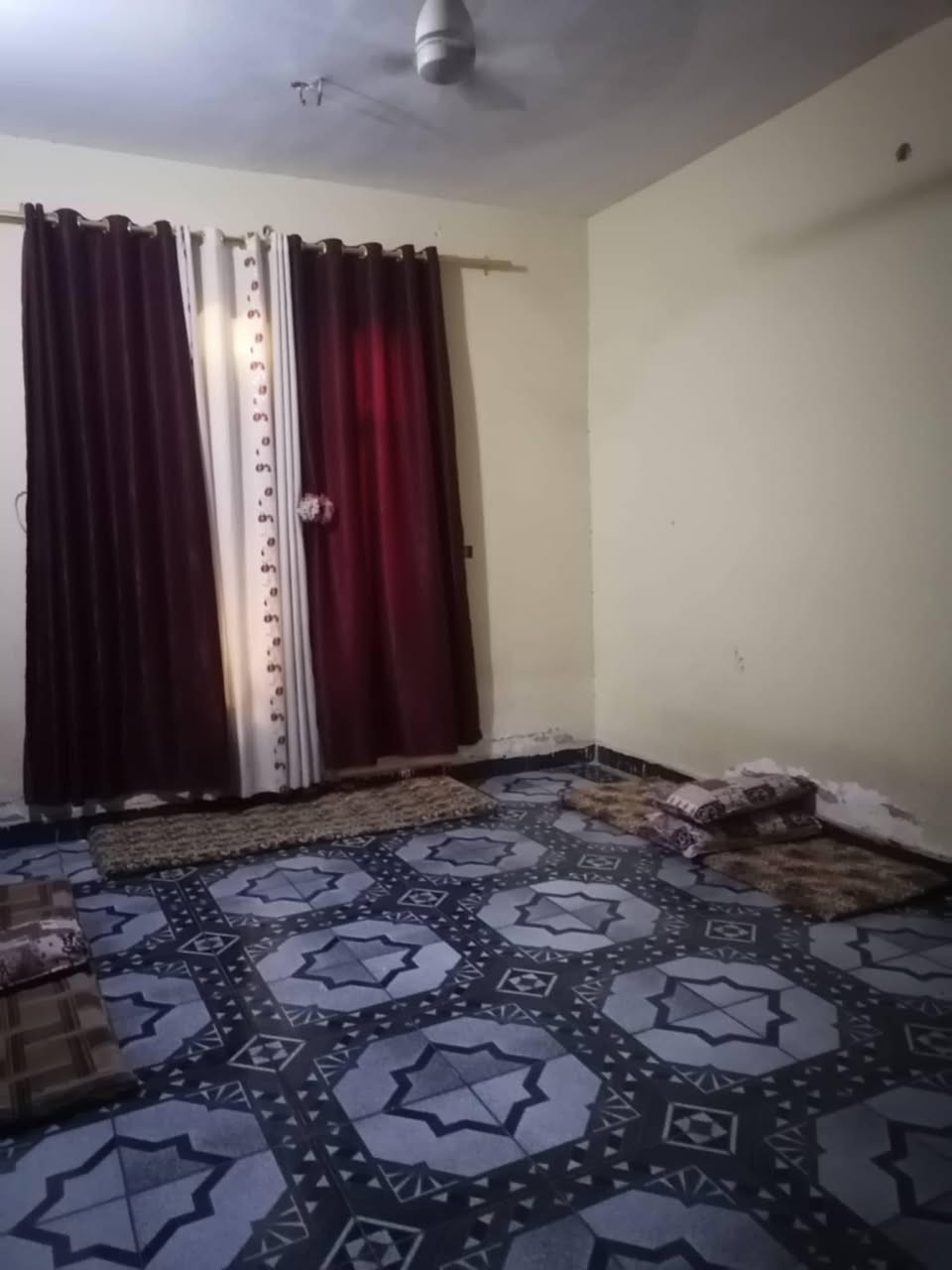 للبيع مستعجل بيت 250 متر طابو صرف طابقين 5 غرف نوم بناء طابوك شارع 10 تبليط خدمات مجاري جاهز من كلشي  الفلوجة 
حي الشهداء الثانية قرب جامع المرسلين  ثاني بيت عن الركن السعر 135 وبي مجال الاستفسار عالخاص


**إذا كنت صاحب هذا الإعلان وتريد حذفه لأي سبب، رجاءا أرسل رسالة إلى الدعم الفني**