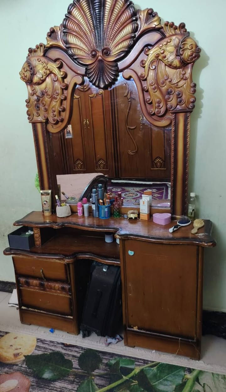 غرفة اخشاب بسعر مناسب جدا جدا هي من كنتور( ٦ )أبواب  
مع باقي الغرفه جربايه مع ميز امراية مع زاوية ملابس 
مع باقي الغراض سعر مناسب جدا جدا


**إذا كنت صاحب هذا الإعلان وتريد حذفه لأي سبب، رجاءا أرسل رسالة إلى الدعم الفني**