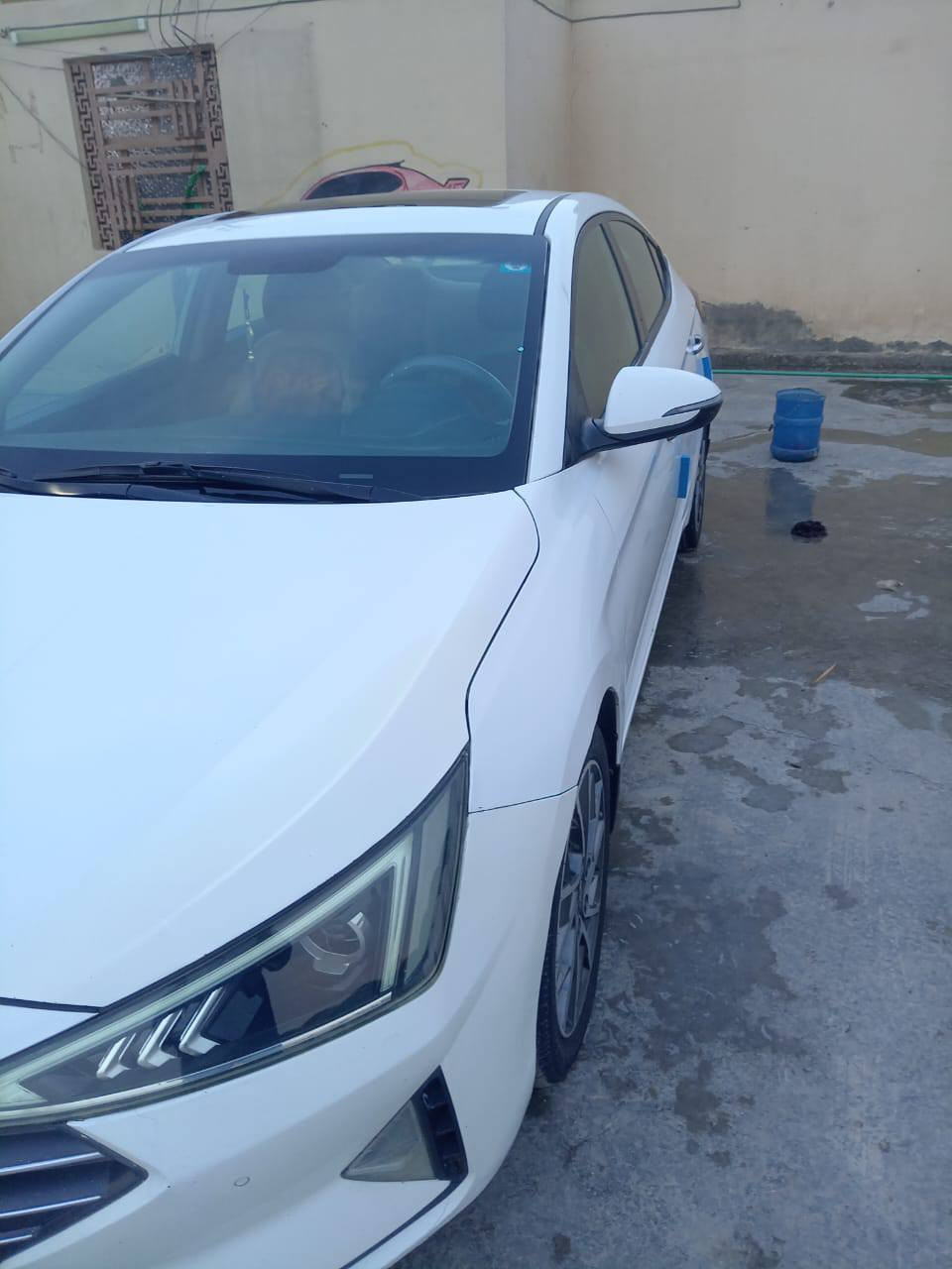 السلام عليكم لنترا ٢٠٢٠ خليجي فول مواصفات كفاله عامه بدون حديده مكفله من سرقه وعشائر الاتصال على الرقم ***********
