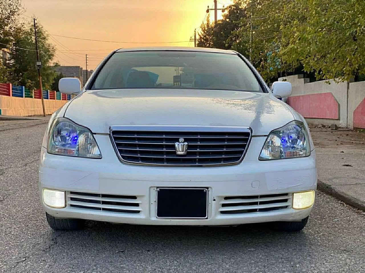سلاوی خوای گەورەتان لئ بئ
شاهینە ٢٠٠٥ ڕۆیال   مەکینە ١٨٢ موسسسسسس
سپی ناو زەرد  دوو دوگمە  سوکان حەیزەران 
دووپارچە ئەوروپا هەیە
سەیارەکە سەیارەی معرەز نیە هی مالە بەشەرت
سیرفزی کامل کراوە رۆنی گۆراوە هایدرۆلیکی گۆراوە کامل  
تبریدی سارد گەرم بە شەرت
٤ تایەی و ویلی نەوتی لۆکی لە ژێرە 
لە دەعامی دواوە بۆ پیشەوە بە شەرت 

***********
لە کەلارە 
جوابی چات نادەمەوە 
سعر: ٦٥ گلاو مجال
