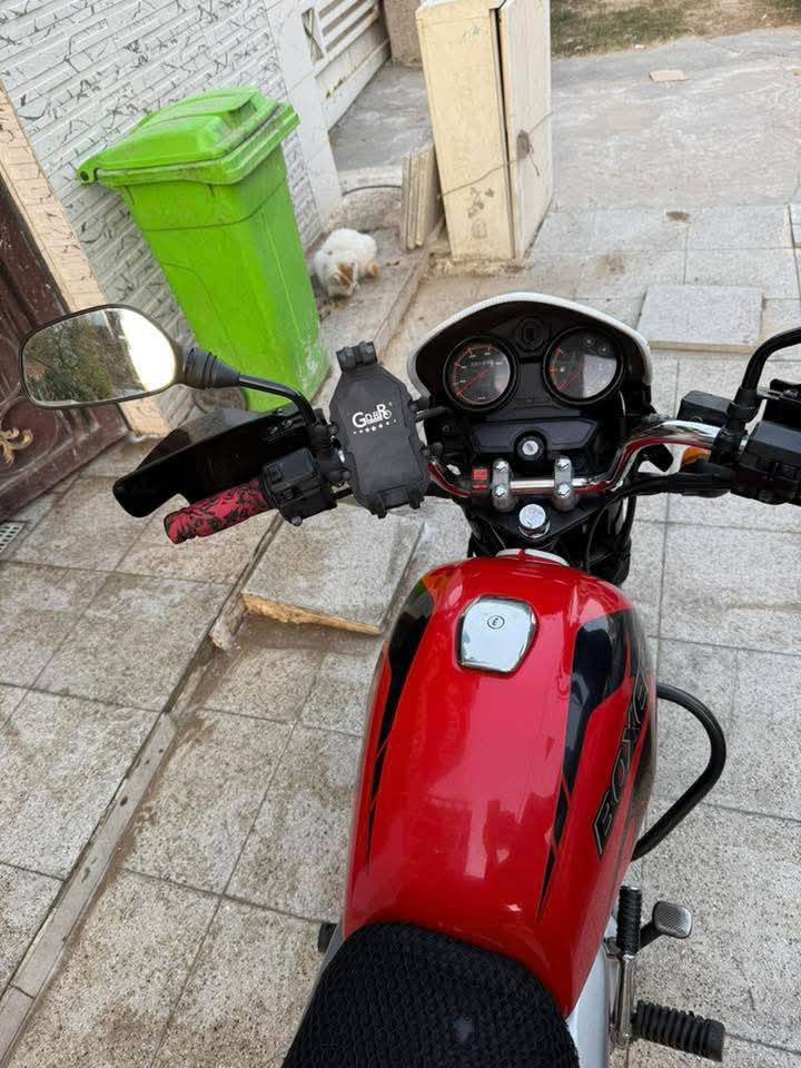 السلام عليكم 
بوكسر جبلي 2022 مرقم انكليزي بأسمي تحويل ثاني يوم 
دراجه جاهزه خير من الله كهربائياتها كامله محركها مجفت جديد شرط وكاله نقصها فقط سلف دراجه متوكفك كبل لشغل خير من الله السعر 2٫200 مليونين وميتين وبيها مجال بسيط 
العنوان الاعلام قرب العاب السيديه 
لتواصل *********** متوفر اتصال واتساب
ملاحضه الصندوك مو ويا الدراجه
