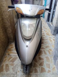 دراجة بريز للبيع مستعجل ع بيعتها فقط الباتري كاعد ومعدل السرعة وبانزين...