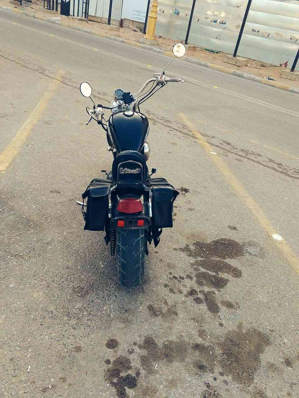 هارلي ستد (هوندا) 400 سي سي 
محرك نظيف زنجيل و دشالي جدد كهربائيات كامله عدى الاشاير يرادلهن ربط صالنصات رياضي صوت راقي و جنط يمنه يسره 
ملاحضاتها : يرادلها اشاير و صفاحيات بس 
للمراوس بدايون لايتي او نفخ 
او بيع سعر 1550 مكاني كربلاء باب طوريريج *********** بي واتساب كربلاء, العراق
