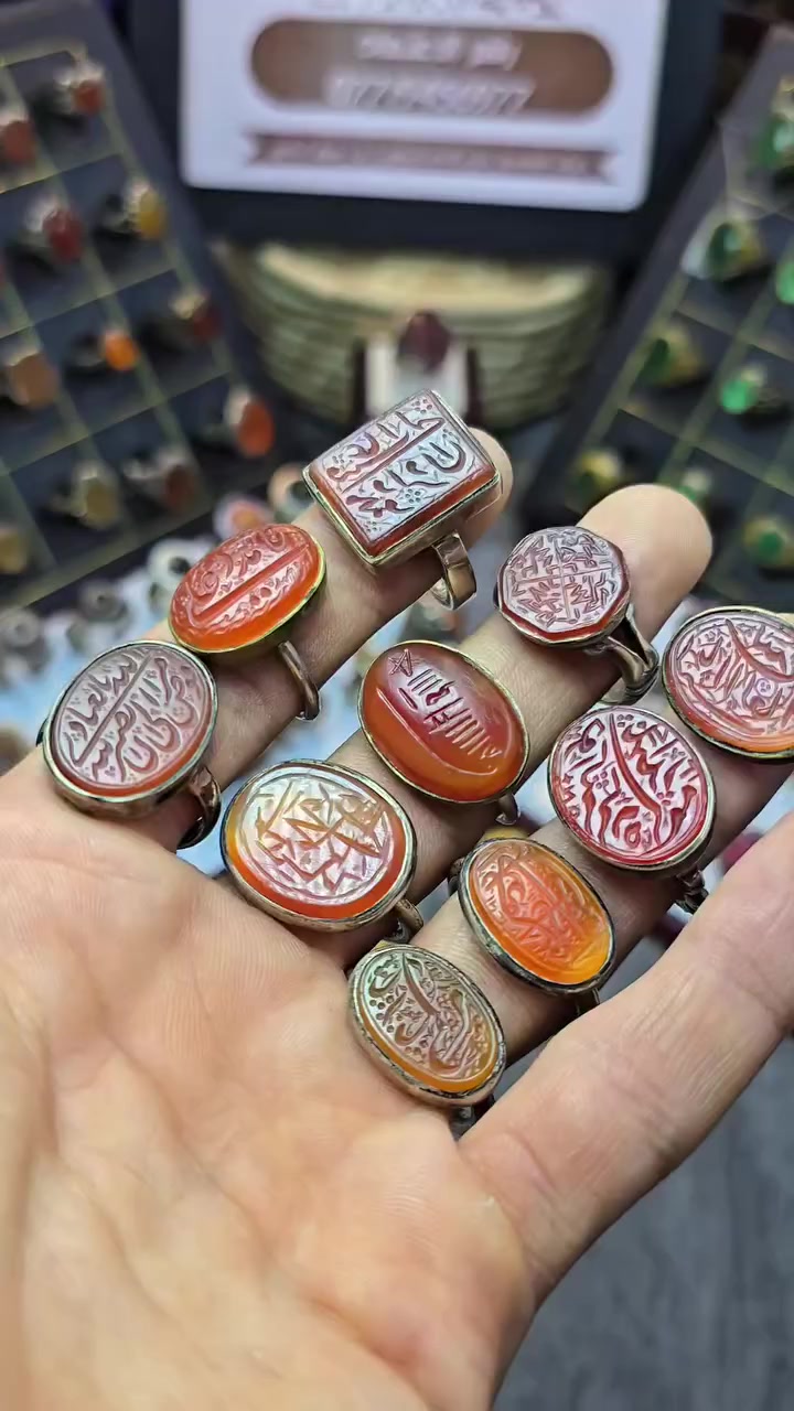 النوادر القديمة من العقيق المخطوط 
الاصلي مع الاختام والتواريخ 📆
#مزاد_ابو_اشرف_اليمني


**إذا كنت صاحب هذا الإعلان وتريد حذفه لأي سبب، رجاءا أرسل رسالة إلى الدعم الفني**