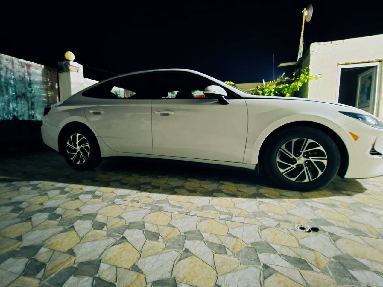 السلام عليكم سيارة اللبيع أو مراوس سوناتا وارد امريكا موديل 23 هايبرد رقم أربيل دخول جديد حادث السيارة موضح سونار صور الحادث موجودة مكان الديوانية السعر165وبيها مجال الاتصال ***********
