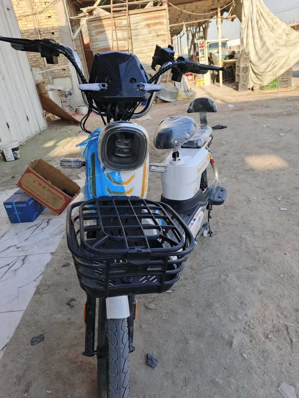 دراجة شحن البيع
6بطاريات جديدة سعر خاص الاتصال ‏‪0781 366 2657‬‏
