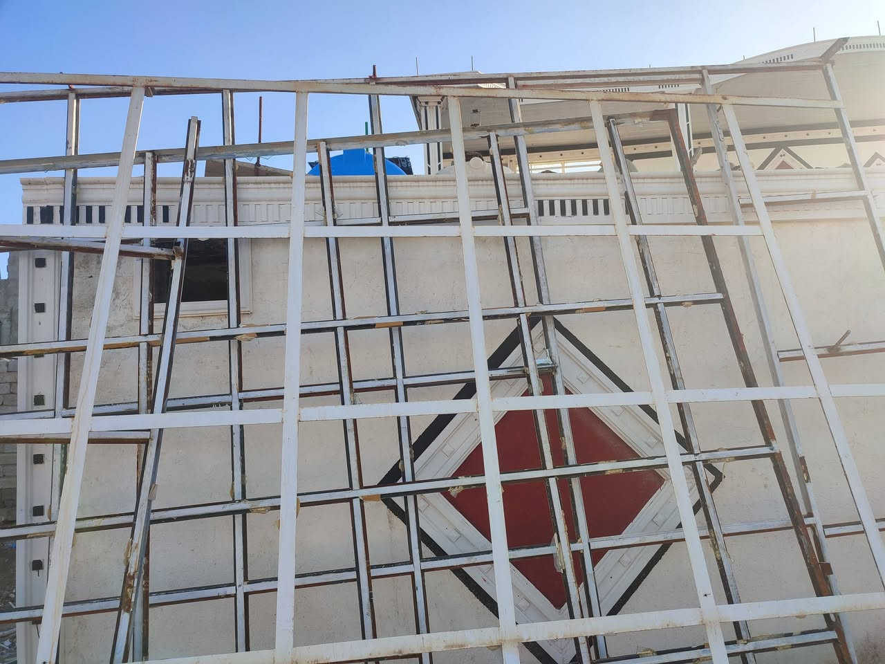 جام خاني 12متر جامه موجود السعر 750الف العنوان النجف شارع المعمل ***********
