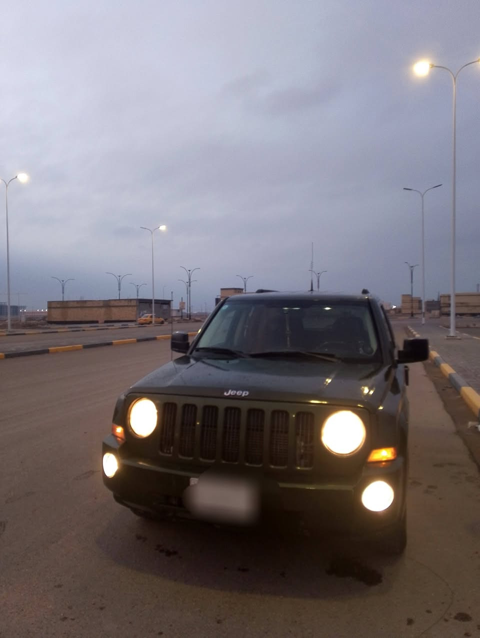 السلام عليكم
جيب باتريوت 2008.الون زيتوني للبيع او امراوس 

السياره نظيفه وحلوه مصبوغ بيه قطعتين فقط  بسبب جراد  وارد امريكي 

كير ومحرك خير من الله تبريد ثلج  البجم كبس             مكينه 2400 المرغوب

الصدر َمبدل جديد.    تخم تاير نظيف.   شاشة حج كبير    وكامرة دوارة 

رقم السياره بغداد الماني 

جام كهربائي مابيه نقص 

مكان السيارة  البصرة  

السعر 75$ بيه مجال للشراي 
هاتف//***********
