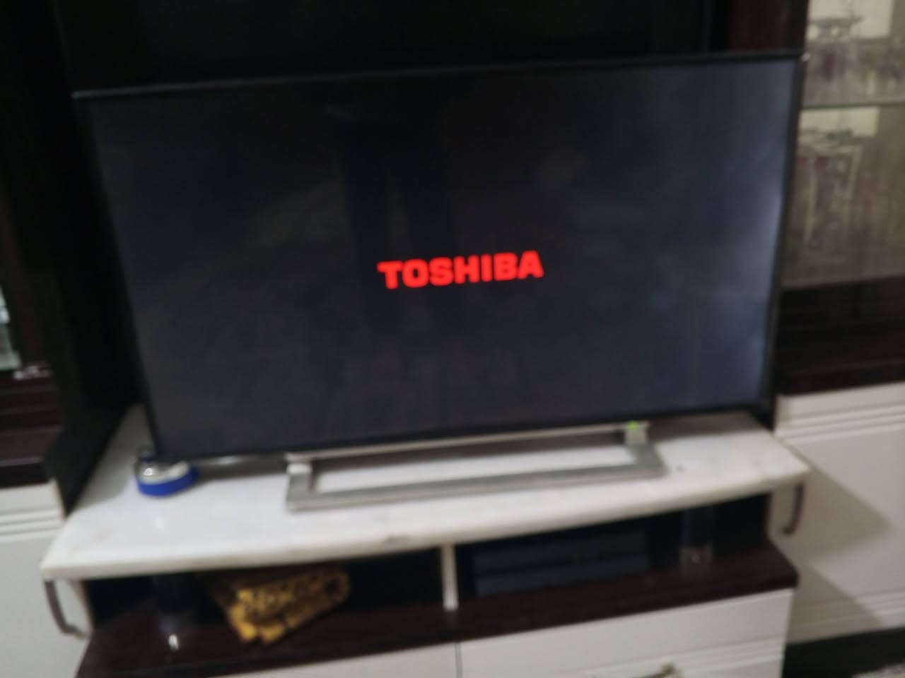 السلام عليكم شاشه للبيع نوع توشيبا حجم 40 بيها انترنت بس ميشتغل سعرها ١٢٥  وبيها مجال ***********
