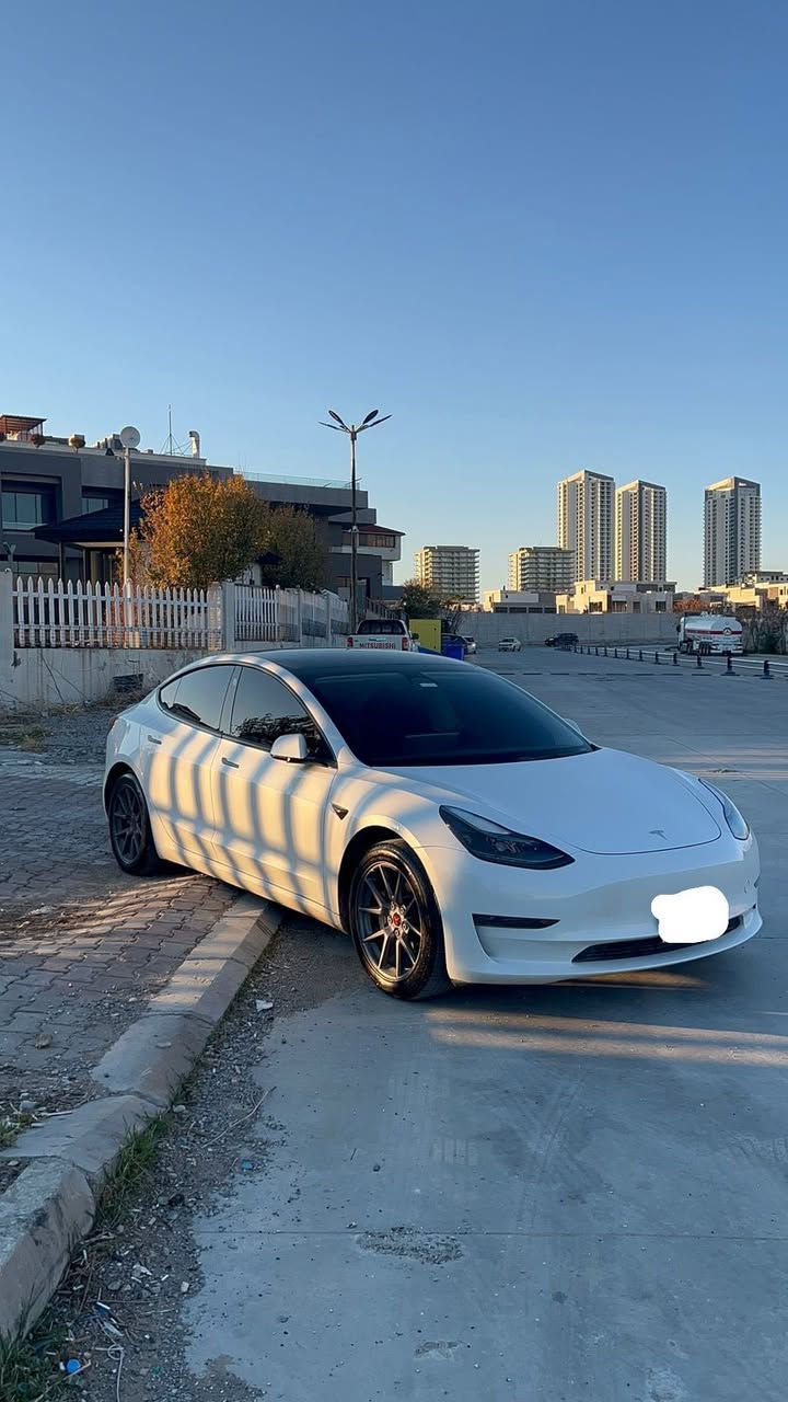 تيسلا 3
2023
تك ماطور 
اون لاين
ماشية ٤٠ الف مايل
ب نسبت حادث بدون حادث فقط ٢ قطع کلیر   
بدون دواخل والايرباك  
السعر ١٦٥ ورقه ومجال
0771 970 0656
