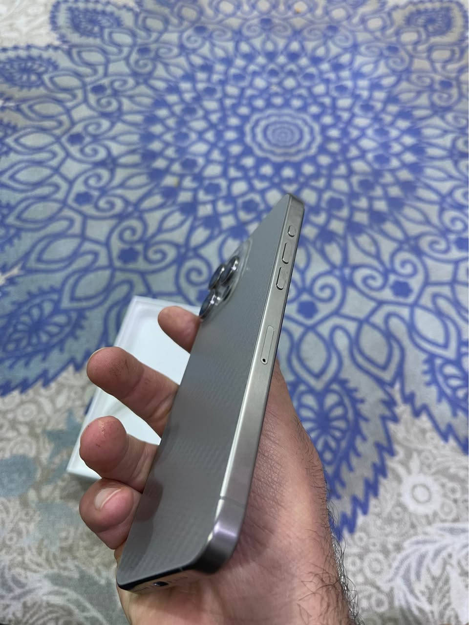 ئایفۆن ١٥ پرۆ ماکس ٢٥٦ گێگا پاتری ٨٢ بێ عەیب بێ کرانەوە بێ شوخت تەنها ئەو پەلە ڕەشەی هەیە سارەکە لەکنمە هیچ عەیبی نەبوە بێ ئەوەی شەلک بکا کارتۆنی خۆی ماوە بیلادی داوای ٥٧٠ دۆلاری لێدەکەم هەر کەس حەزی کرد نامە بنێرێ أربيل, العراق


**إذا كنت صاحب هذا الإعلان وتريد حذفه لأي سبب، رجاءا أرسل رسالة إلى الدعم الفني**