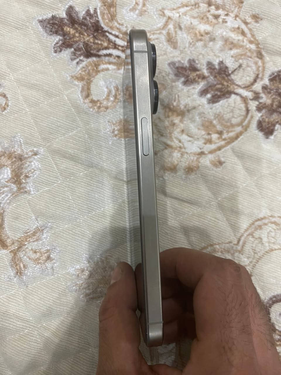 السلام عليكم
للبيع ايفون ١٥ برو ماكس نضيف كلش 
ذاكره ٢٥٦ جهاز ما مفتوح ولا مصلح وتر الجهاز مكاني بغداد حي جهاد *********** السعر مليون و ٥٠ بي مجال شراي اتصل
