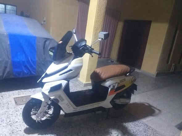 السلام عليكم دراجه شحن ٦ بطاريات على الفحص  مراوس حسب القناعه الرقم الهاتف ***********
