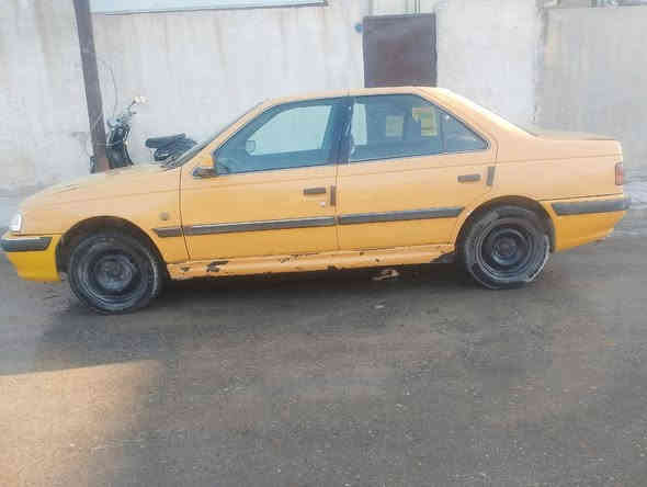 بيجو بارص موديل ٢٠١١ سيارة كير ومحرك وتبريد وكهربائيات وصدر وتخم تاير  كلة ممتاز بس ينرادله تعديلات بالبدي  بيه بنيد طار اثناء مشي السيارة  وكسر الجامة الامامية وبدلته ابجامة جديدة رقم انكليزي بغداد سنوية باسمي لغاية ٣٠٢٨ سعره ٣٠ ورقة وبيه مجال  *********** هذا رقمي
