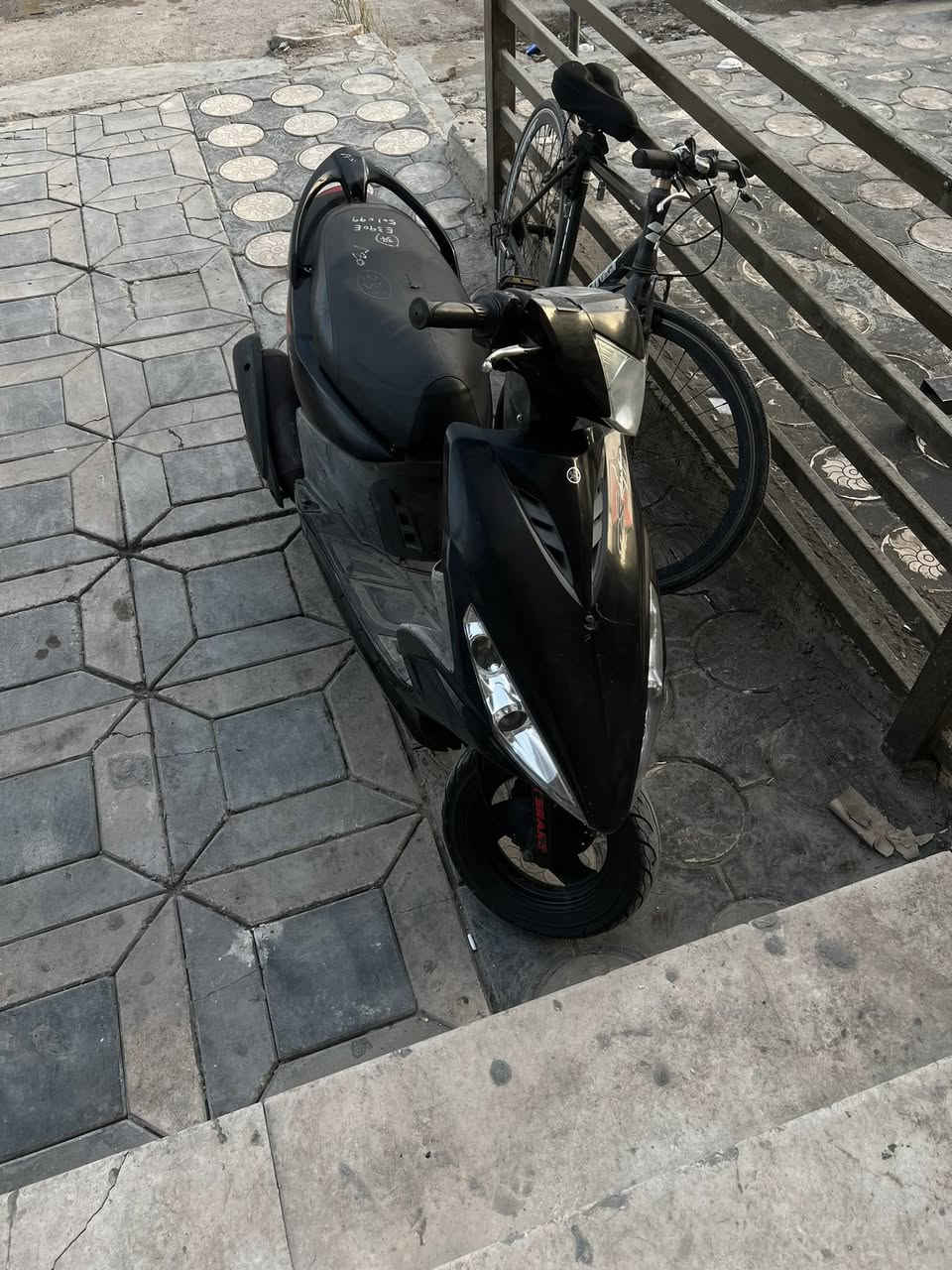 السلام عليكم ماكس للبيع
دراجة ماكس مال رمبة جديدة وبلادية وبدون نقص وبرغي تجاري ما بيها 
للبيع سعر ٨٠٠ وبيها مجال 

مكاني حي اور 
***********
