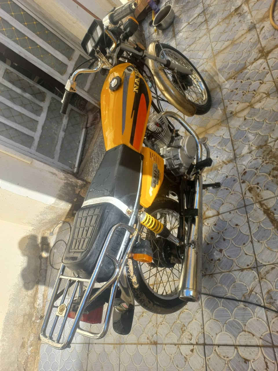 سلام عليكم دراجه نامه اصلي مديل 22وكيله نوفل أوراق  ستنساخ الدراجه مكفول  السعر 750وبيه مجال  المكان دوانيه حي الزيتون رقم ***********
