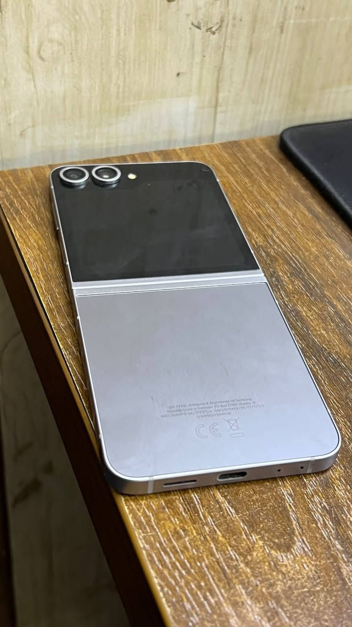 السلام عليكم 
مبايل سامسونك z FLIp6 
الذاكره 256
سعه البطاريه (4000) 
مبايل ممستخدم هواي جديد 
مكاني بغداد 
رقم الهاتف ***********
السعر 900 و بي مجال
