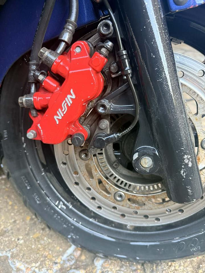 سلام عليكم فورزا 012 فول الفول
فورزا 012 SI للبيع الدراجة رمبة منزلها على ايدي ماشية 50 

الدراجة فجوج حمر 

دبلات حمر

دشبول احمر 

كلوب جنطة

ABS كهربائي امامي خلفي
تاير خلفي جديد

معدلها جان يدك 160 و البارحة سويتلها ادامة كاملة للكلجات
عليها ادامة كاملة للمنضمة البانزين 

تاير امامي البلادي مالتها 

عليها منضومة زنون كاملة لد ابيض

بك لايت لد

اشاير الامي لد

الدراجة جانت لون احمر وصبغتها لان جاردت لونها صبغتها ازرك جويتي شرط اي تصليح ما بيها

الدرجة ما تصرف عليها ربع 
مكاني بغداد حي العامل سعرها 14 و بيها مجال متواجد خاص واتساب ***********
