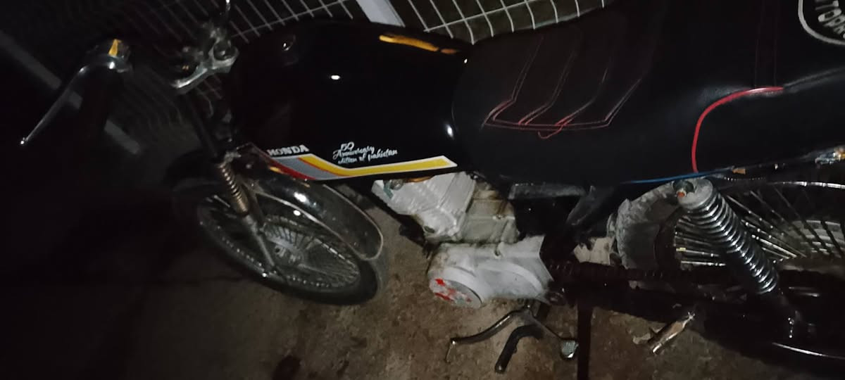 بـسـمـیللە رحــمــان رحـــیم ئـەم ماتۆڕە بۆ فرۆشتن مـاڵـەکـە خـۆی دیارە تـەنکی و کوشن پاشکۆ سوکان تایەو ویل کابرێتەر زۆربەی گیانی تازە کراوەتەوە نە دوکەڵ نە سەوت بەس فێرسی تیایە سعری ٢٨٠ هەزار معامەلەیەکی برایانە 🖤🥀 السليمانية, العراق


**إذا كنت صاحب هذا الإعلان وتريد حذفه لأي سبب، رجاءا أرسل رسالة إلى الدعم الفني**