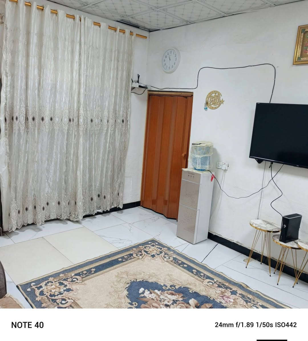 ‏بسم الله الرحمن الرحيم
‏توكلنه على الله بسعر حلو ومناسب
‏الموقع حلو
‏السلام عليكم بيت تجاوز للبيع مساحه 72 متر الواجه 9 ونص  و النزال 8 ونص سقف سندويج غرفه وهول وطرمه ومطبخ وحمام كله سيراميك والارضيه للغرف بورسلين طرمه كاشي الهول سقف ثانوي السعر 25
‏الموقع الامين شارع المركز للاستفسار ***********
‏
‏
‏
