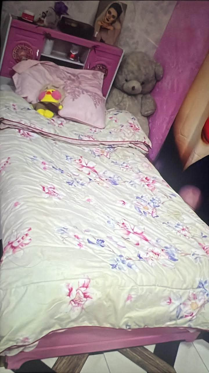 غرفه نضيفه المكان بصره سعر 350بيها مجال هم ***********
