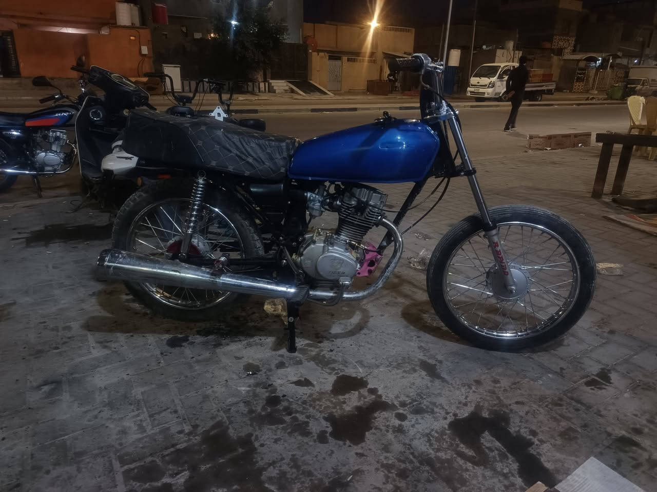 دراجه تعمير من البرغي البرغي كله جديده البارحه كملته مجرد مكينته قديمه البيع محتاج وأريد ابيع لا أكثر ولا اقل تعميرته البارحه شرط كلشي جديد مكاني بصره الحيانيه رقم التليفون ***********
السعر 375 وبيه مجال قليل كلش
