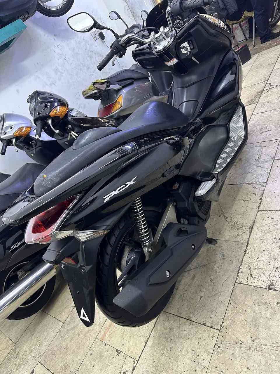 #السلام_عليكم_أخوتي_الغوالي 
#الوجبه_الجديدة
#مال_مزاد_شرط_رمبه 
# هوندا pcx جيل أول 👍
 #شرط الضمان 💯💯
#بعده بحالة الوكاله فول نظافه مكفول 
#نظافه فول 💯💯👍 
#اللون اسود 

البيع نقد والأقساط 👉
مصرف الرافدين فقط👉
مواظف ومنتسب ومتقاعد و الوريث 👉
استقطاع الاكتروني بدون مقدمه👉

#مكاني كوت المشروع شارع ميكانو 👉
***********☎️
***********☎️
أخوكم سيد محمد
