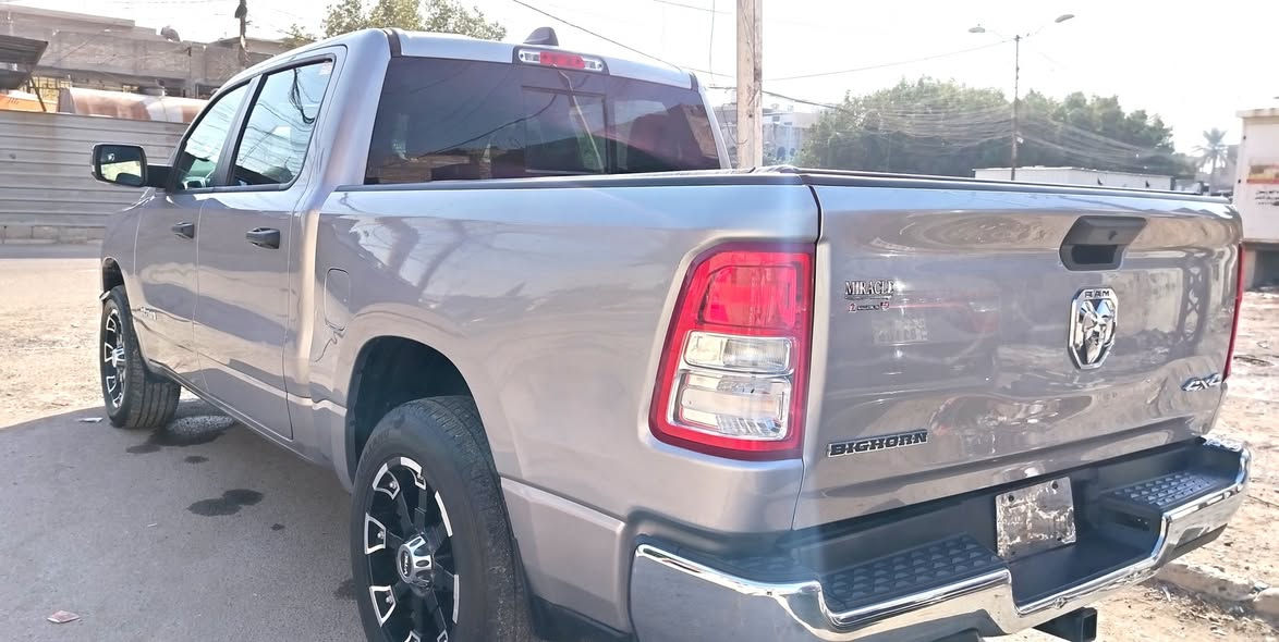 سلام عليكم رام بك هورن ٢٠٢٣  رقم بغداد بسمي ماشيه ٤٠ الف محرك ٦ سلندر الحادث جانبي موجوده صور الحادث وبيه دعاميه أماميه بدون لا دواخل ولا شواصي صور التصليح موجوده مكاني بغداد مدينه الصدر ***********
