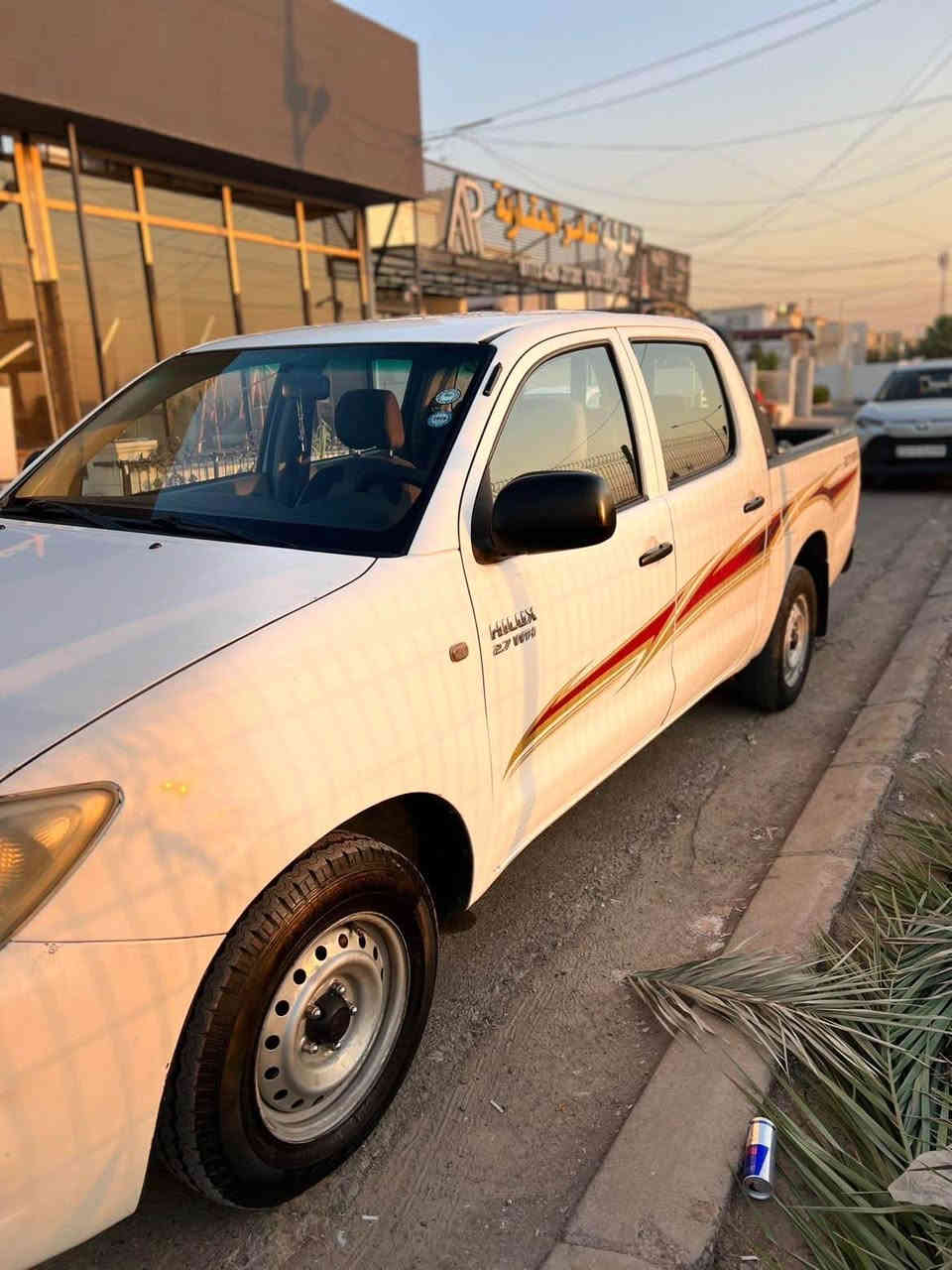 تۆیۆتا هایلوکس 2010
٢ پارچەی گۆراوە دوو دەرگای لای سەکن 
بۆنیتی یەک بست سبوغە
325هەزار رۆشتوە  
رەقەم نوێیە و سەنەوی بەسەرچوە 
بەناوی خۆمە 
نزیکەی ٢٥٠هەزار غرامەی لەسەرە
مكينه دوکەری هەیە 
145 $وەرەقە و مەجال
***********
*********** اكر, نينوى
