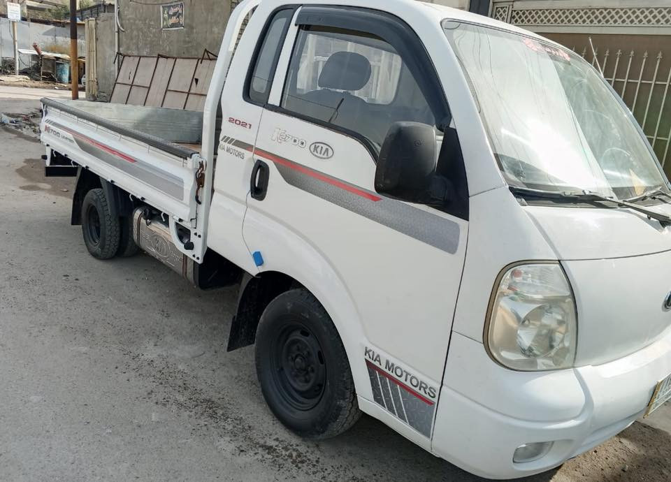 السلام عليكم
كيا موديل 2010 
محرك جديد مفتوح 2700
وكير جديد 
كهربائيات كلها تشتغل 
تخم تايرات بيها جديده حتى السبيرات جديده 
السياره بلاديه بدون حادث بيها مكانات صبغ بسيطه فقط 
رقم ذي قار مشروع وطني السنويه جديده 29 تحويل مباشر 
الشاصي ورقم الشاصي مكفول
كلشي بيها شغال بستثناء التبريد 
السعر 85 وبيها مجال بسيط 
المكان بغداد الاتصال على الرقم ***********
