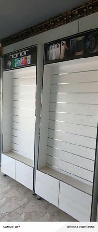 فاترينات جديد غير مستخدم تفصال ثكيل بسعر المستخدم . العدد اربعه وحده ج...