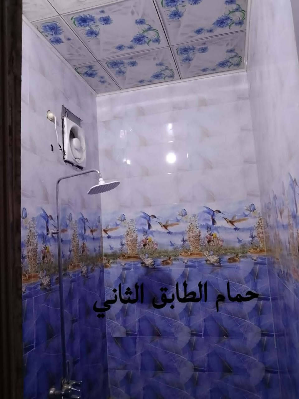 السلام عليكم
بيت للبيع ويرهم مراوس مساحه 200 متر طابو صرف باسمي ✨ 
البيت بناءً درجه اولى وحديث في كربلاء المقدسة نهاية حي غدير بداية حي نضال قرب المختار محمد داهي 
البيت يحتوي على طابقين 
الطابق الاول 2 غرف نوم ومطبخ  واستقبال كبير وصاله مفتوحه على الطابق الثاني وحمامات 2 وصحيات 2 
الطابق الثاني يحتوي على 2 غرف نوم وصاله وحمامات 
المنطقه مجاري وتبليط ومقرنص وكهرباء ويوجد قرب البيت مدارس ومستوصف وخدمات كامله 
السعر 165 وبي مجال بسيطط
الاستفسار على الرقم ***********
